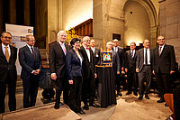 Preisträger Dietrich Pestalozzi mit Mitwirkenden und Förderern