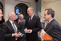 Bild von Dr. Thomas A. Seidel, Hans-Peter Keitel und Alexander von Witzleben im Gespräch
